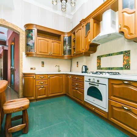 Apartment With View On Inpedendence Square Khreshchatyk Киев Екстериор снимка