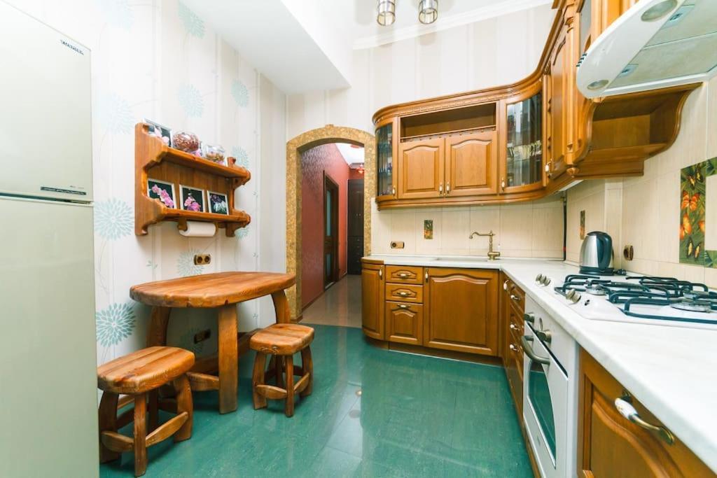 Apartment With View On Inpedendence Square Khreshchatyk Киев Екстериор снимка