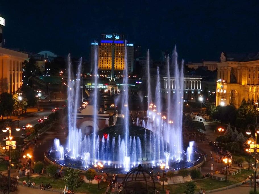 Apartment With View On Inpedendence Square Khreshchatyk Киев Екстериор снимка