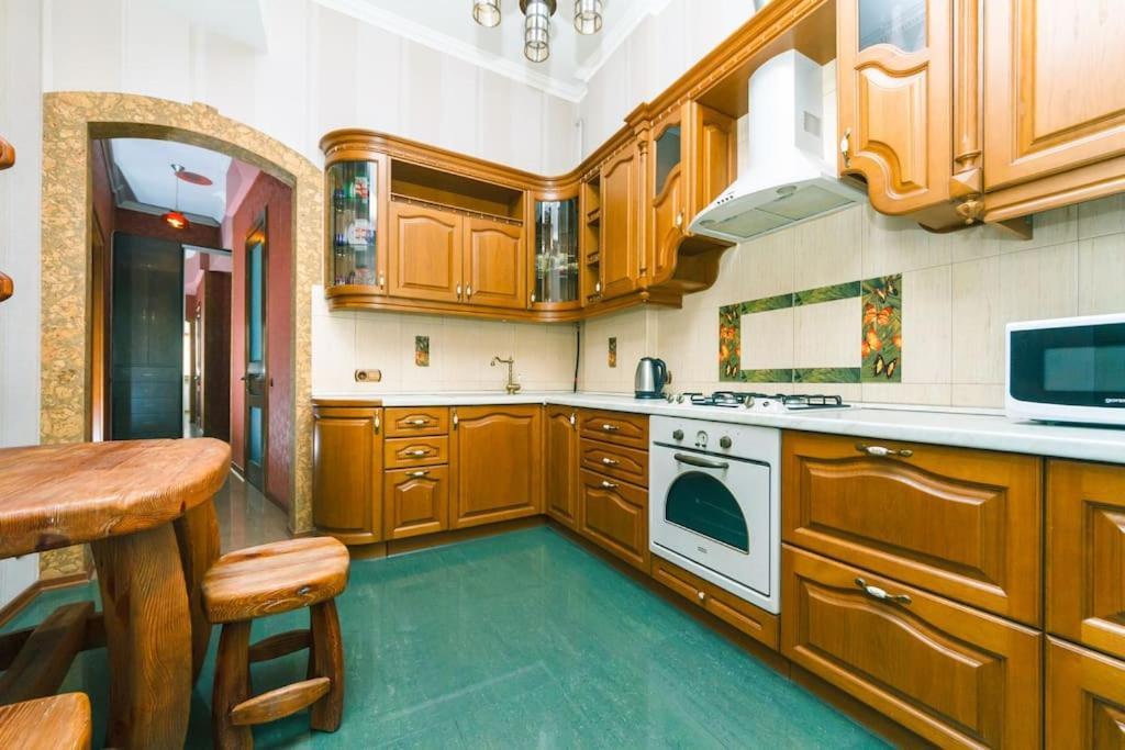 Apartment With View On Inpedendence Square Khreshchatyk Киев Екстериор снимка