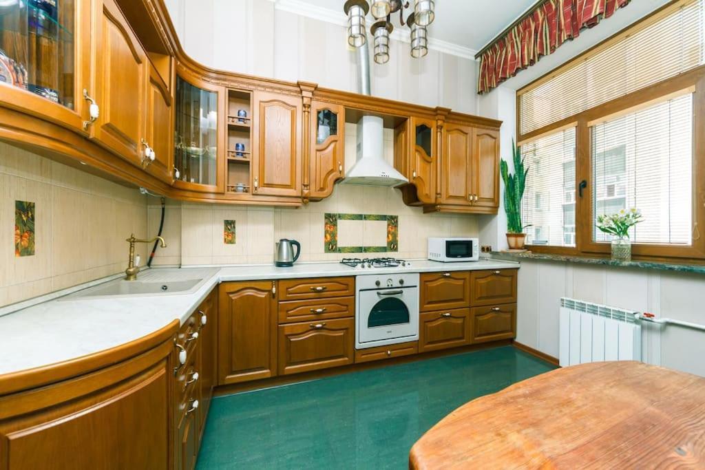 Apartment With View On Inpedendence Square Khreshchatyk Киев Екстериор снимка