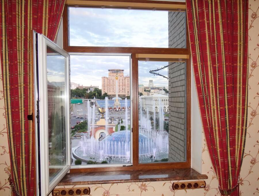 Apartment With View On Inpedendence Square Khreshchatyk Киев Екстериор снимка
