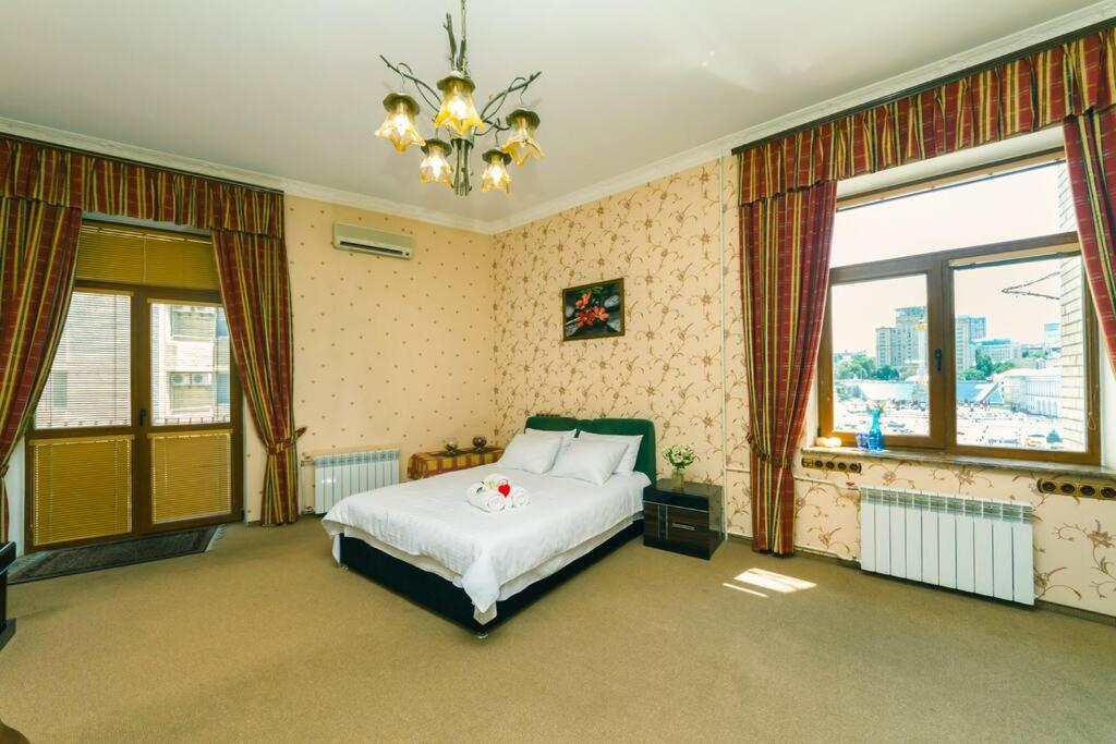 Apartment With View On Inpedendence Square Khreshchatyk Киев Екстериор снимка