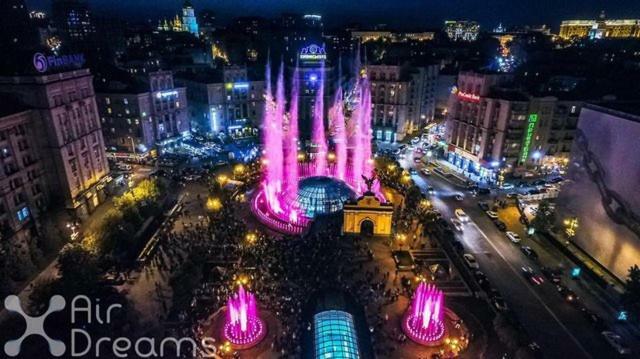 Apartment With View On Inpedendence Square Khreshchatyk Киев Екстериор снимка